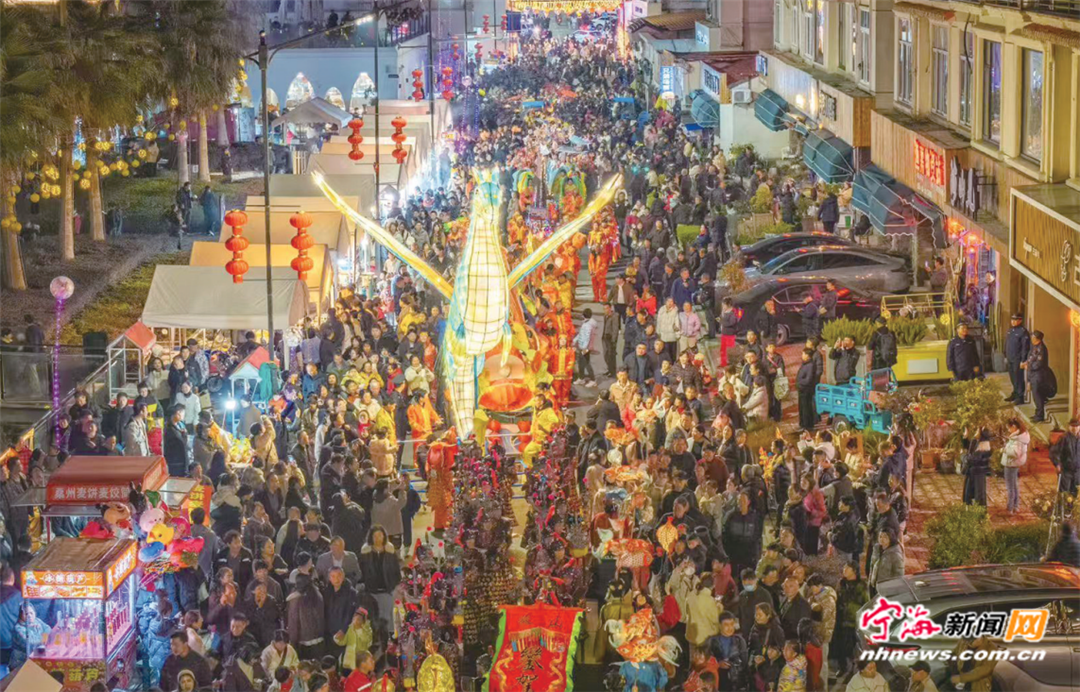 馬躍燈明春意鬧 魚燈巡游慶元宵
